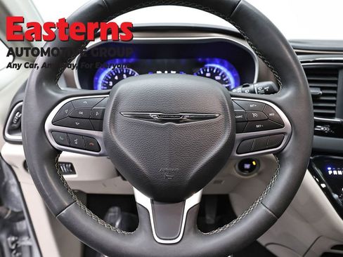 Used 2023 Chrysler Voyager LX FWD image 10