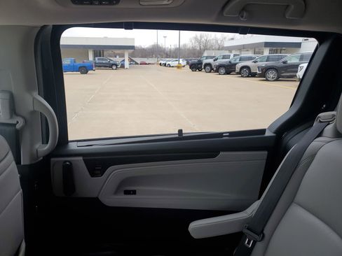 Used 2023 Honda Odyssey Touring image 12