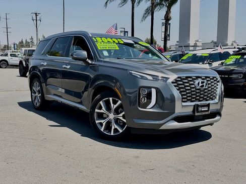 Used 2022 Hyundai Palisade Limited w/ Cargo Package FWD image 3