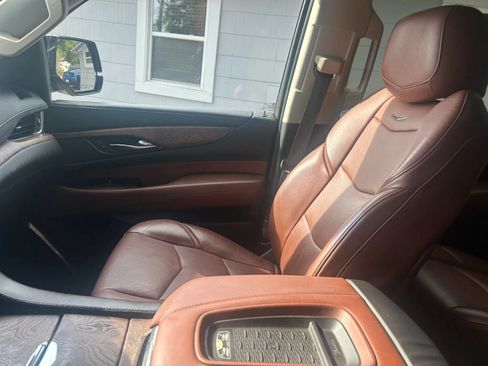 Used 2015 Cadillac Escalade ESV Luxury AWD/4WD image 19