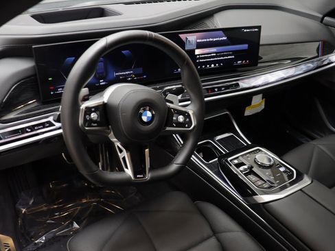 Certified 2025 BMW 740i xDrive w/ Premium Package image 6