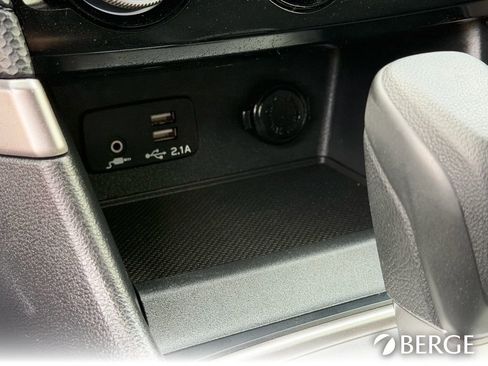 Used 2022 Subaru Forester Premium AWD/4WD image 31