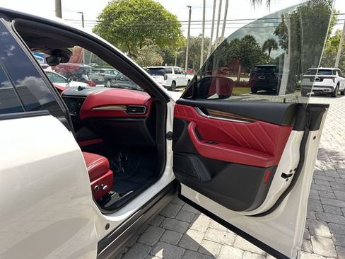 Used 2022 Maserati Levante GT AWD/4WD image 23