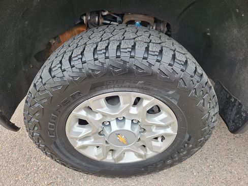 Used 2022 Chevrolet Silverado 3500 LT w/ Convenience Package image 17