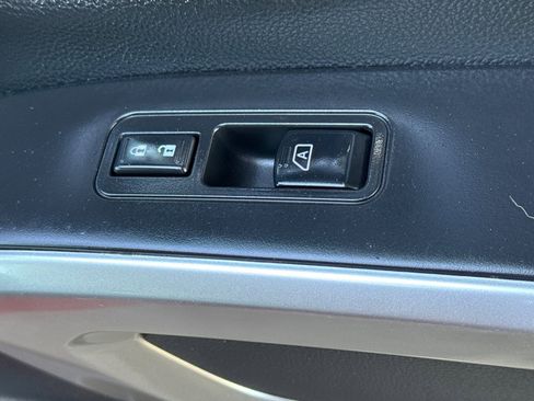 Used 2022 Nissan Titan SV image 21