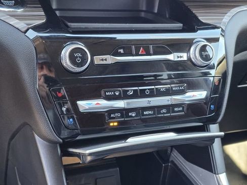 Used 2023 Ford Explorer Limited w/ Equipment Group 301A image 21