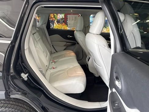 Used 2019 Jeep Cherokee Limited AWD/4WD image 51