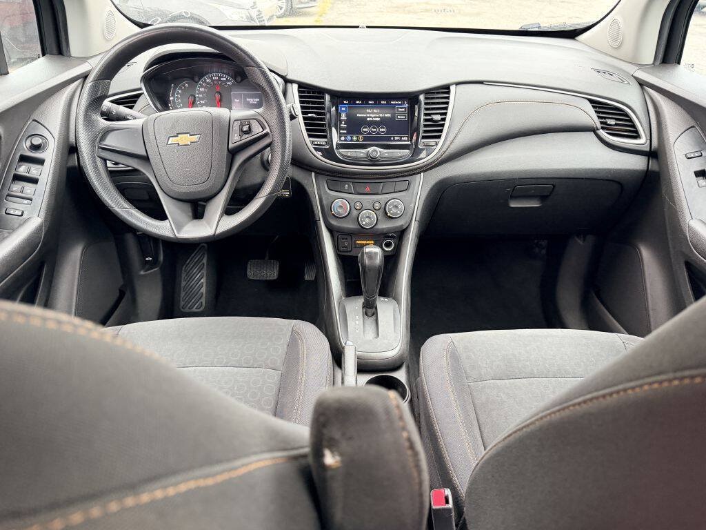 Used 2019 Chevrolet Trax LT w/ Redline Edition FWD image 6