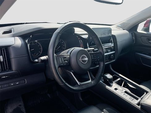 Used 2022 Nissan Pathfinder SL w/ SL Premium Package image 9