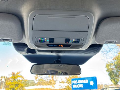 Used 2025 Ford Explorer Active image 25