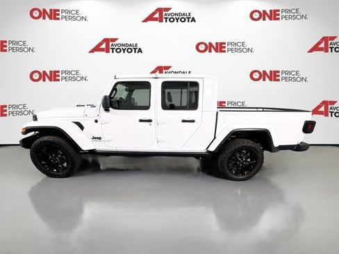 Used 2024 Jeep Gladiator Sport image 4