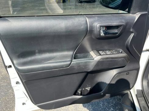 Used 2020 Toyota Tacoma Limited AWD/4WD image 8