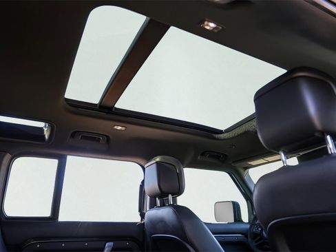 Used 2023 Land Rover Defender 110 V8 image 34