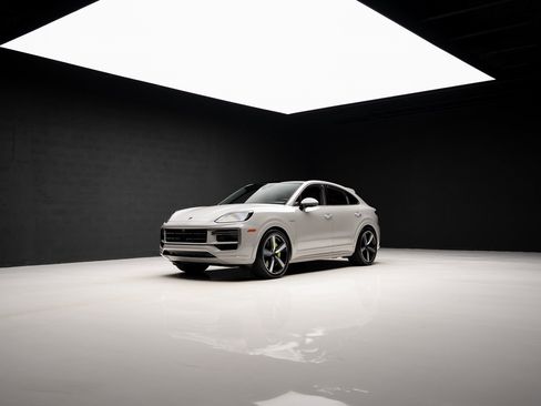 Used 2025 Porsche Cayenne Turbo image 82