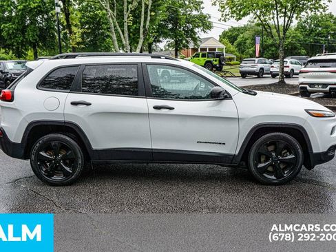 Used 2016 Jeep Cherokee Sport FWD image 9