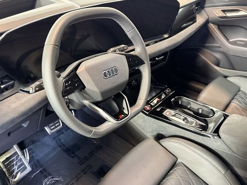 Used 2025 Audi SQ6 e-tron Prestige AWD/4WD image 9