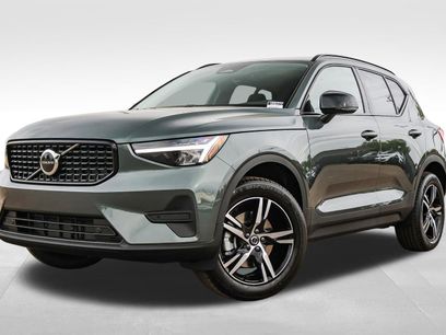 New 2026 Volvo XC40 B5 Core w/ Climate Package
