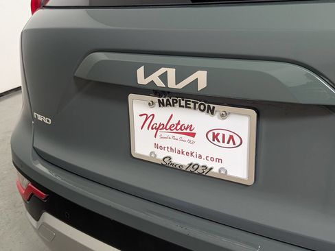 Used 2024 Kia Niro EX FWD image 8