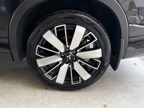 Used 2025 Mitsubishi Outlander SE FWD image 16
