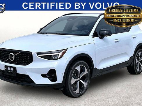 Used 2025 Volvo XC40 B5 Plus AWD/4WD image 13