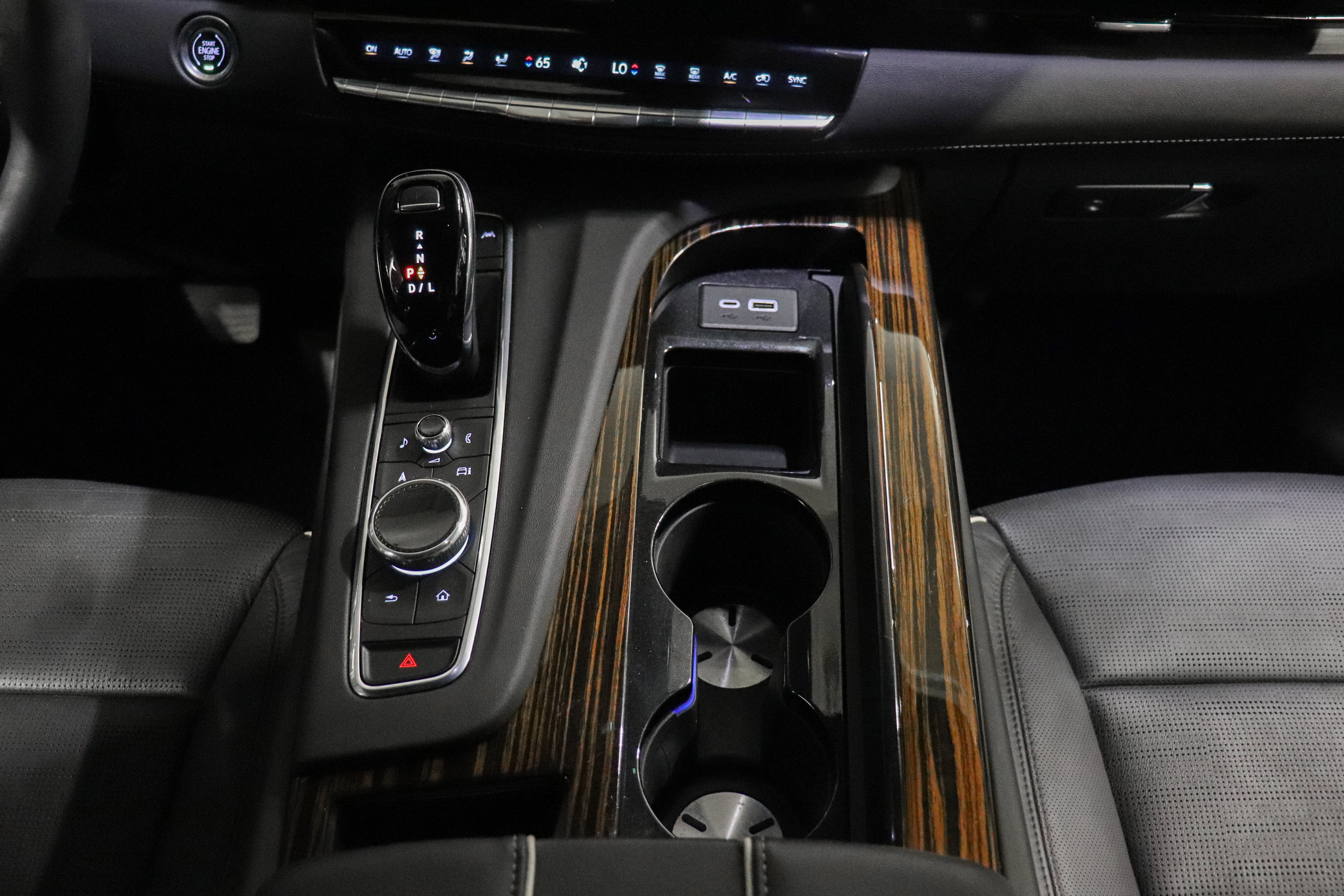 Certified 2023 Cadillac Escalade ESV Premium Luxury AWD/4WD image 33