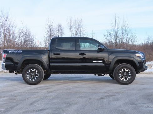 Used 2023 Toyota Tacoma TRD Off-Road image 2