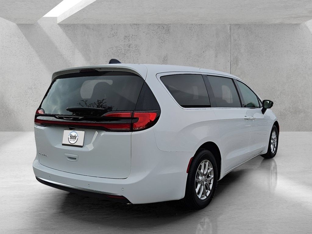 New 2027 Chrysler Pacifica Select w/ Family Tech Group FWD image 5