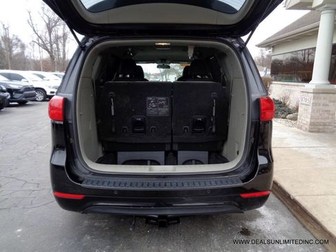 Used 2017 Kia Sedona LX w/ LX Essentials Premium Package image 21