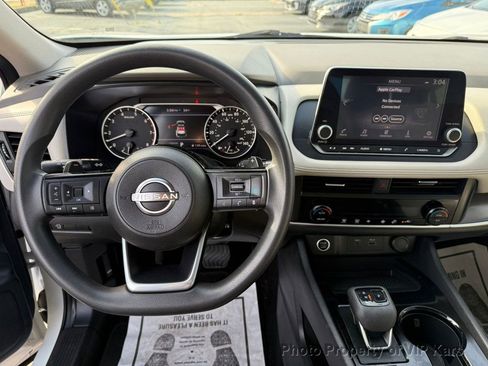 Used 2023 Nissan Rogue SV image 17
