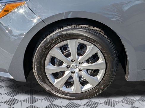 Used 2025 Toyota Corolla LE image 33