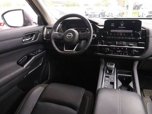 Certified 2025 Nissan Pathfinder SL w/ SL Premium Package FWD image 42