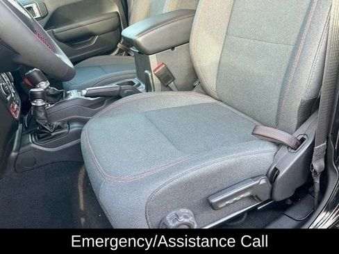 Used 2024 Jeep Gladiator Rubicon w/ Convenience Group image 10