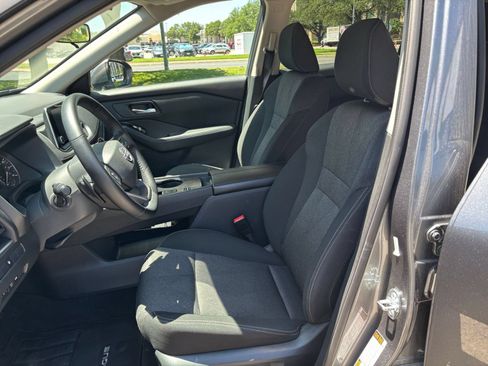 Used 2025 Nissan Rogue SV FWD image 31