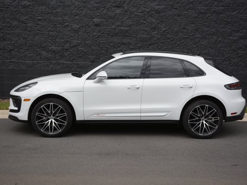Certified 2026 Porsche Macan AWD/4WD image 2