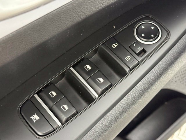 Used 2022 Kia Forte LXS w/ LXS Technology Package FWD image 12