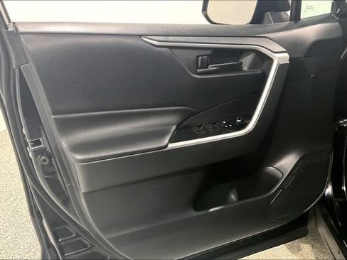 Used 2019 Toyota RAV4 LE AWD/4WD image 24