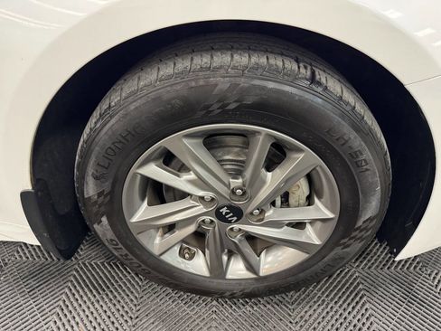 Used 2019 Kia Optima LX image 16