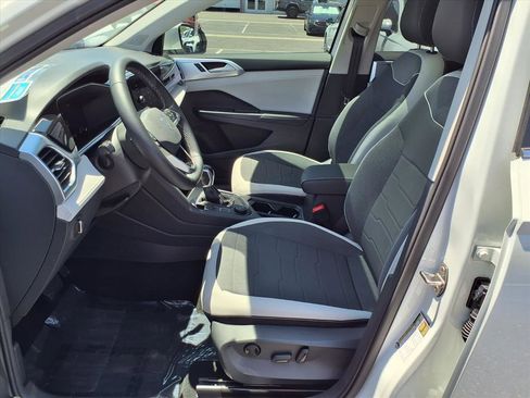 New 2025 Volkswagen Taos SE image 9