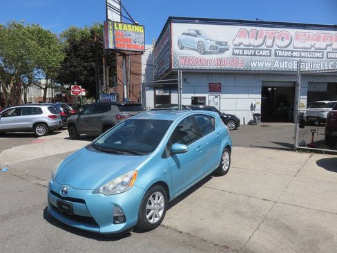 Used 2014 Toyota Prius C Four FWD image 2