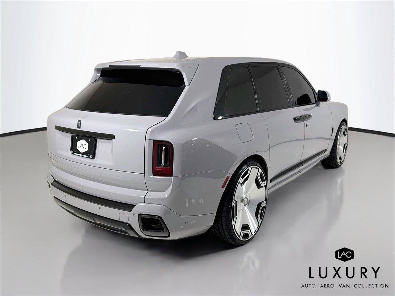 Used 2025 Rolls-Royce Cullinan Black Badge AWD/4WD image 5