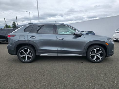 New 2025 Volkswagen Tiguan SE image 3