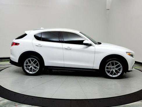 Used 2019 Alfa Romeo Stelvio AWD image 4