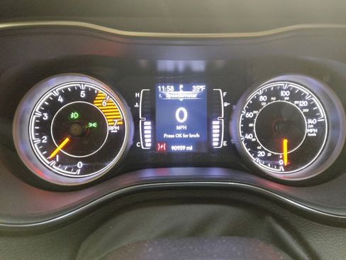 Used 2019 Jeep Cherokee Latitude Plus w/ Cold Weather Group image 23