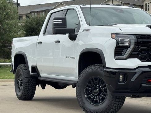 New 2026 Chevrolet Silverado 2500 ZR2 AWD/4WD image 3
