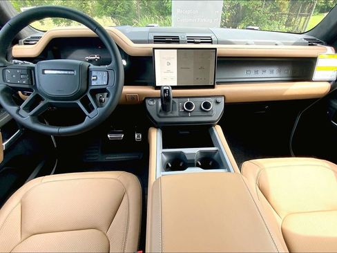 Used 2025 Land Rover Defender 130 V8 image 5
