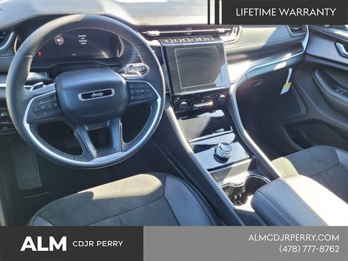 New 2025 Jeep Grand Cherokee L Altitude AWD/4WD image 9