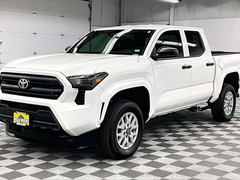 Used 2024 Toyota Tacoma SR image 10