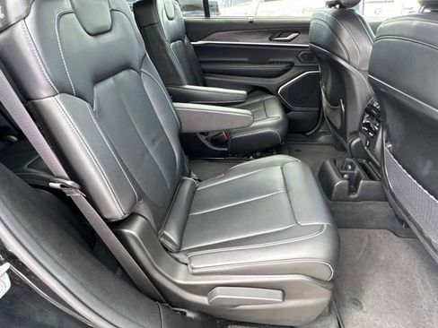 Used 2022 Jeep Grand Cherokee L Limited w/ Luxury Tech Group II image 12