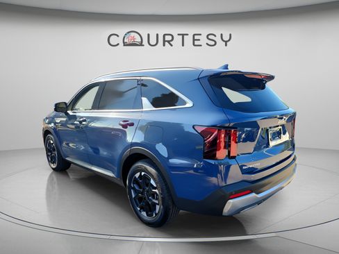 Certified 2025 Kia Sorento S FWD image 2