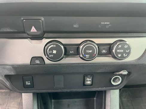 Used 2019 Toyota Tacoma SR image 11